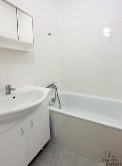 Pronájem bytu 3+kk /67 m2) s terasou (9 m2), ul. Dělnická, P - 10