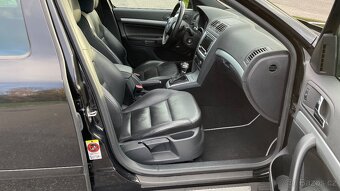 ŠKODA OCTAVIA 2.0TDI RS 125kW DSG COLUMBUS - 10