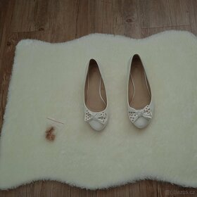 Svatební obuv vel. 36 a šaty vel. 40/42 - 10