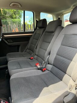Volkswagen Touran - 10
