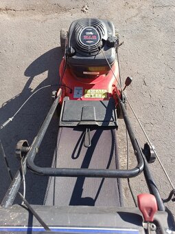 Prodám benzínovou zahradní sekačku s pojezdem - 10