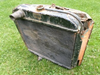 Prodám nádrže na moto a díly na Škoda 100, zadní čelo a zadn - 10