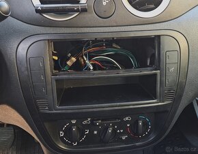 Kastlík pod/nad rádio Citroen C3 - orig. - 10