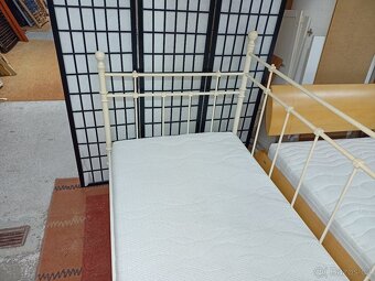 Prodám hezkou postel IKEA Tromsnes 90 x 200 cm - 10