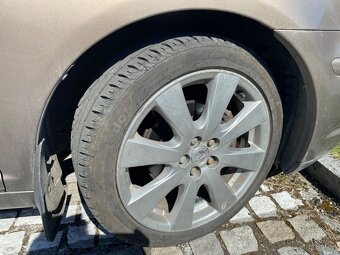 Toyota Avensis liftback - 10