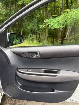 Hyundai i20, r. 2010, 1.2i – spolehlivý a úsporný vůz - 10