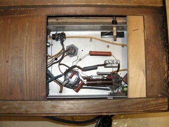 ELEKTRONKOVÉ RÁDIO - DVOULAMPOVKA - 10