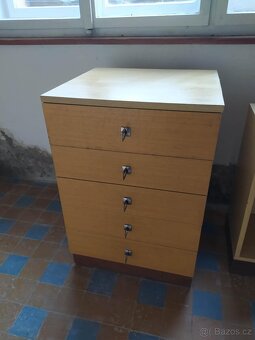 Sektorový retro nábytek - 10