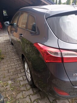 Hyundai i30 1,6i 88 kW kombi - 10