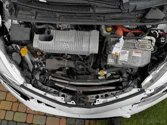 Toyota Yaris 1.5 Hybrid 55kw automat rok 2014 - 10