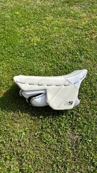 Prodám hokejový golmanský set Bauer 2S Pro, vel. XL (senior) - 10