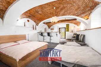 Nabízíme k prodeji stylově zařízený Apartmánový dům v podhů - 10