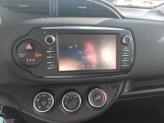 ► TOYOTA YARIS 1.5 82KW DUAL VVT-iE KAMERA-VÝHŘEV - 10