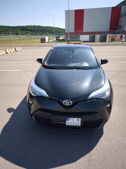 Toyota C-HR 1.8 Hybrid E-CVT rok 2021 - 10