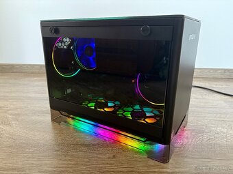 PC: AMD Ryzen 7 3700X + 16GB DDR4 RAM + 250GB SATA SSD - 10