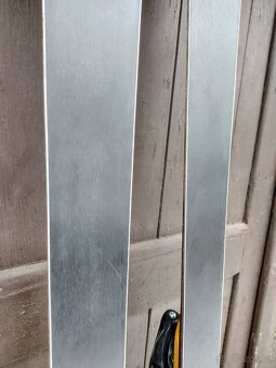 Atomic M2 tron 8.2 - sjezdové lyže, carving - 10