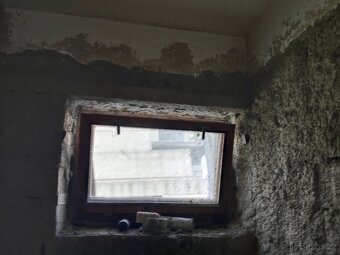 Dřevěná okna a parapety, vchodové dveře a garážová vrata - 10