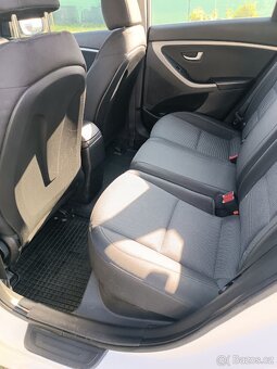 Hyundai i30 1.6 trik. komfort r.v. 2016 - 10