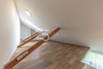 Prodej samostatné 1/3 rodinného domu se zahradou ve Zvířetic - 10