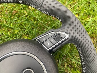 VYHRIVANY AUDI VOLANT ZREZANY - PERFOROVANA KUZE - 10