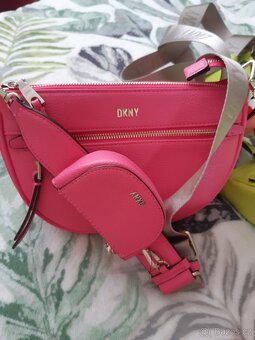 Originál DKNY Crossbody kabelka, růžová a neon. zelená - 10
