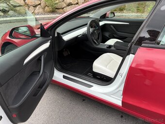 Tesla Model 3 MY21 refresh, bílý int. Long Range SoH 91% - 10