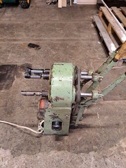 Třívřetenová sukovačka s čelistí 35 mm - 10