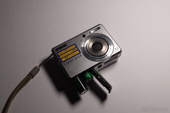 Sony Cyber-Shot DSC-S730 stříbrný - 10