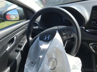 Hyundai i30 kombi 1,5 DPi, POJAZDNÉ, 2022, 23tkm - 10