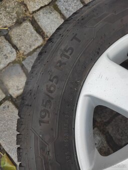Prodám orig alu 15 škoda Octavia 2 5x112 ET 47 zimní pneu - 10