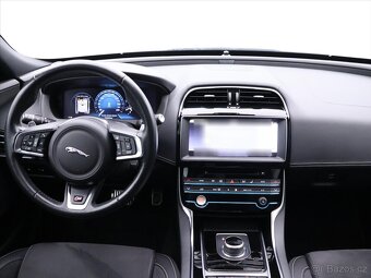 Jaguar XE 3,0 i 280kW LED. Panorama (2018) - 10