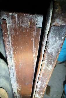 Bezpečnostní dveře. Staré kovové dveře. . - 10