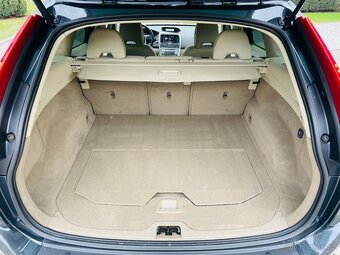Volvo XC60 2.4 D5 4x4 151KW MANUÁL 1.MAJITEL NAVI SERVISKA - 10