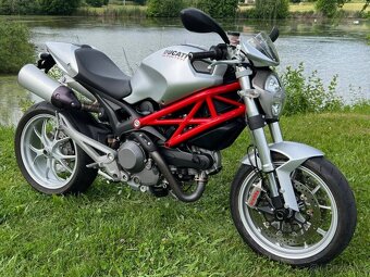 Ducati Monster 1100 - 10