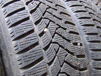 Prodám sadu zimních pneumatik 205/60 R16 Dunlop - 10