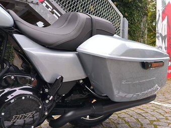 Harley Davidson FLTRX Road Glide 117 - 10
