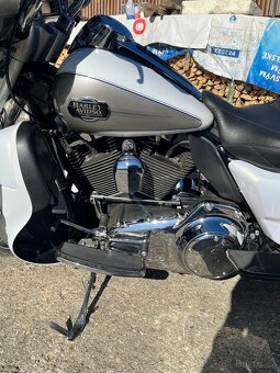 Harley Davidson FLHTCU Ultra Classic Electra Glide - 10