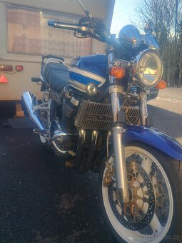 Suzuki GSX 1400 - 10