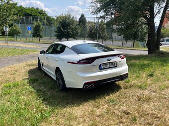 Kia Stinger - 10