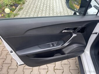 Prodám MG 4 Electric r,v,10/2022 125 KW baterie 54 KWh DPH - 10
