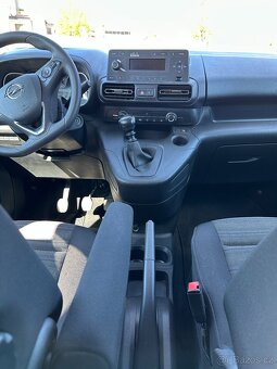 Opel Combo 1.2 TURBO 81kw, r.v. 10/2019 stav km: 97.626 DPH - 10