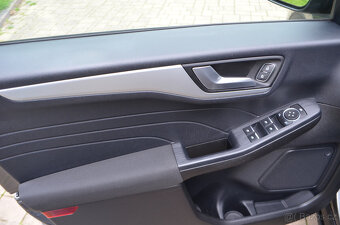 PRODÁM FORD KUGA 1.5 ECOBOOST BENZIN 2022 TAŽNÉ - 10