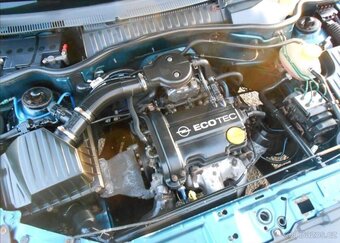 Opel Corsa 1,0 12V Club benzín - 10