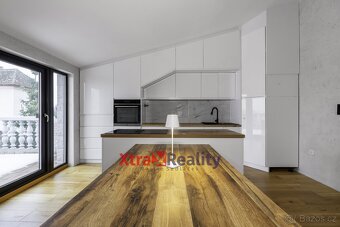 Prodej rodinného domu, 387m2, garáž 50m2, ev.č. 00028 - 10