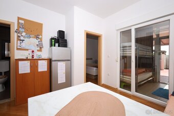 ☀Vodice(HR)-Zariadený 2 izbový apartmán s dvorom - 10