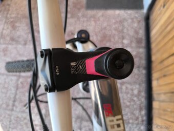 Dámské horské kolo Rockrider 560 ST - 10