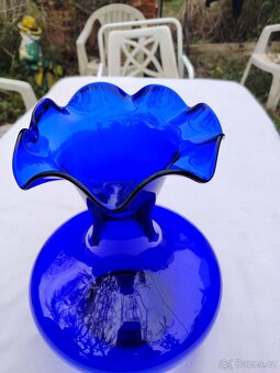 Modrá skleněná baňatá váza - 10