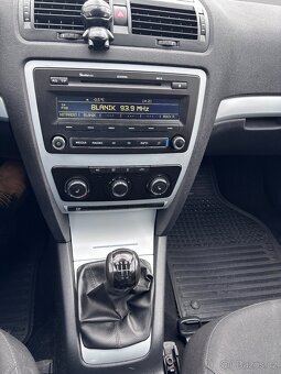 Škoda Octavia II 1.6 MPI - 10