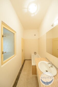 Pronájem nezařízeného bytu 3+1/2xB 98 m², metro =A= Dejvická - 10