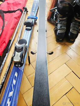 Kompletní lyžařský set (lyže, boty, hole) - 10